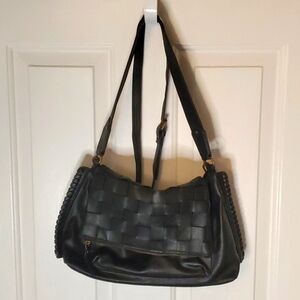 NWOT Womens Black Basket Weave Leather Like Look. Shoulder and Cross Body Option